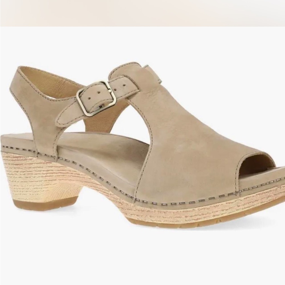 Dansko Women's Tan Sandals